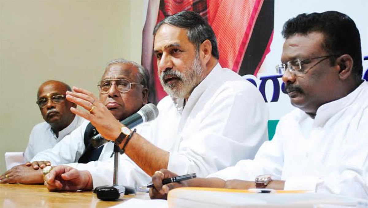 Former Union Minister and senior Congress leader Anand Sharma addressing the media in Hyderabad on Wednesday. Congress leaders D Sravan Kumar (right) and V Hanumantha Rao (left) also seen